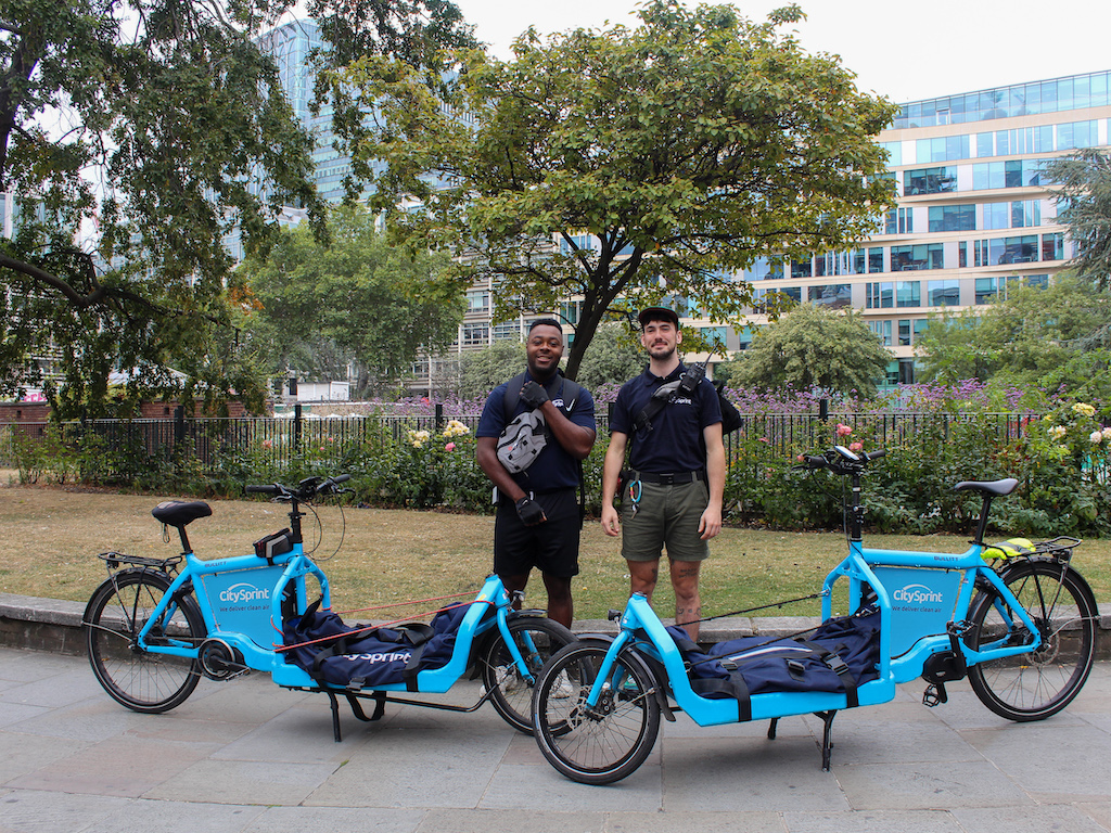 City sprint store bike courier