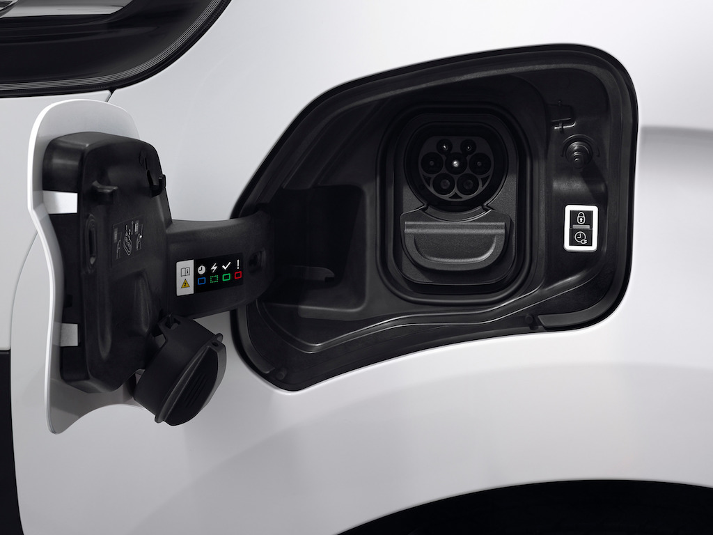 UK Government cuts plug-in van and truck grants