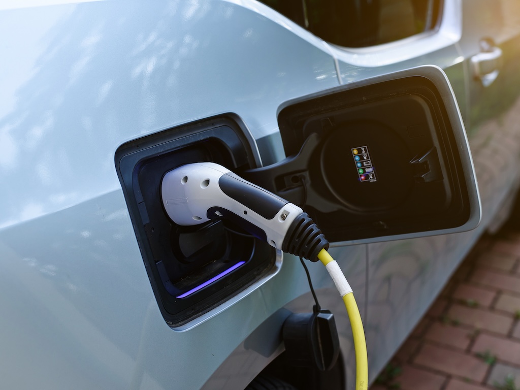 Used electric small van values rise 3.1% as wider LCV market drops